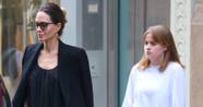 Angelina Jolie Steps Out With Teen Daughter Vivienne After Hiring Her Angelina Jolie Steps Out With Teen Daughter Vivienne After Hiring Her