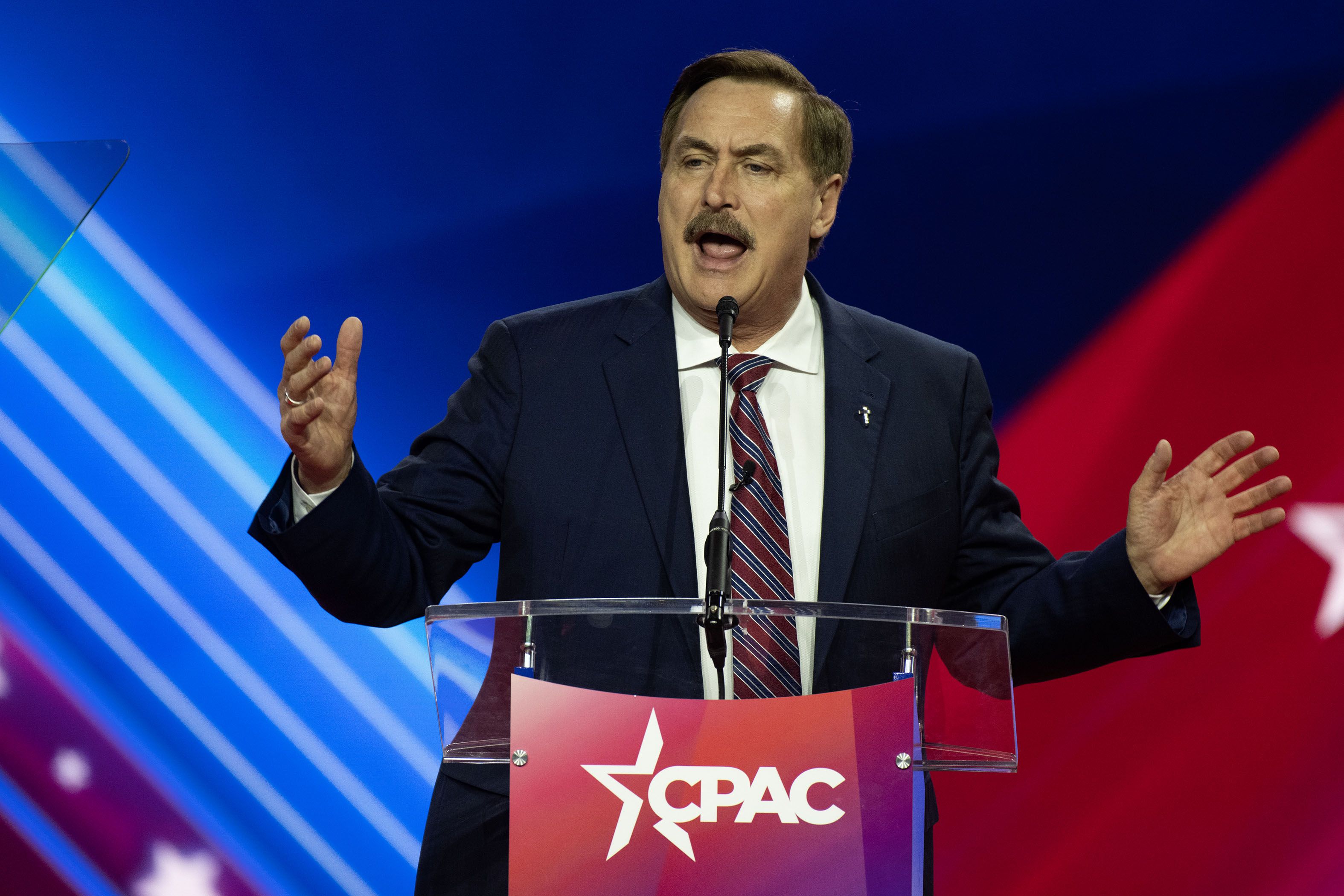 Experts React To Recent Newsmax Anchor Controversy - 3uqiive