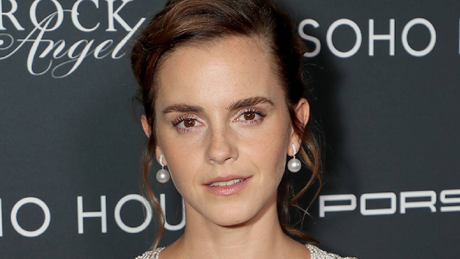 Emma Watson Seen Kissing Mystery Man After Break-Up From Long-Time Boyfriend, image size:1600x900