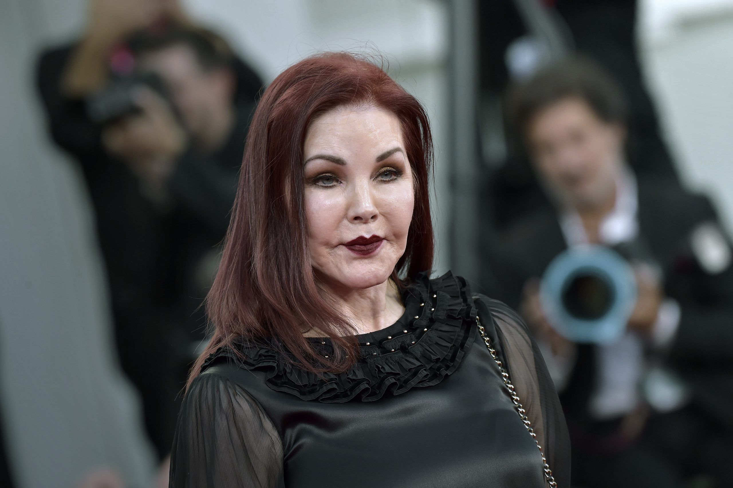 priscilla-presley-set-the-record-straight-on-dating-24-year-old-elvis