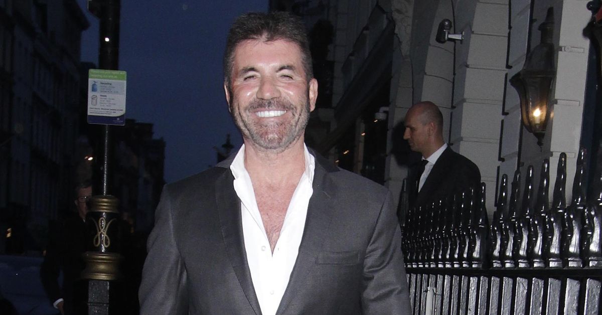 Simon Cowell tiene una noche de fiesta