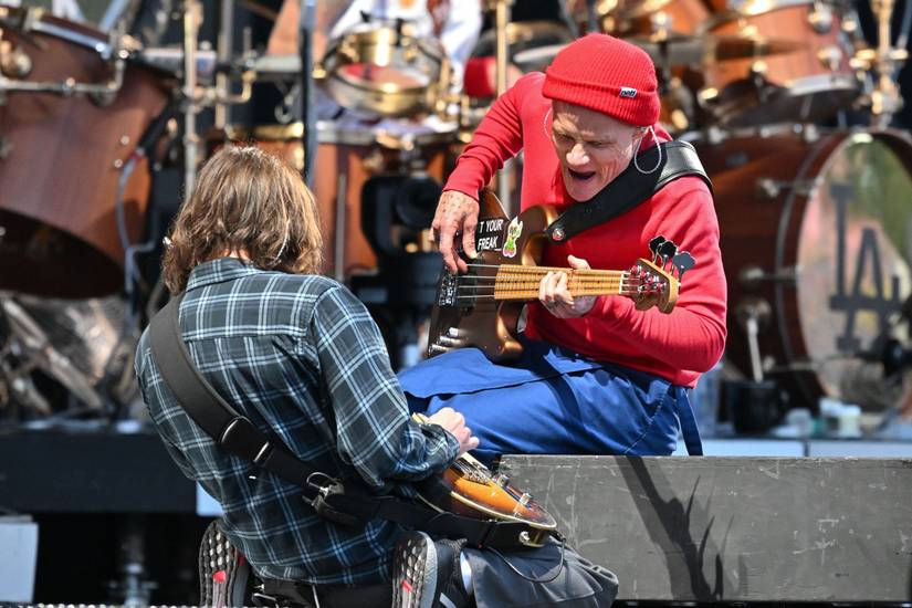 The Red Hot Chili Peppers' Disastrous SNL Performance Shows How Dark ...