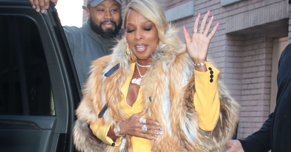 Mary J. Blige waving at someone