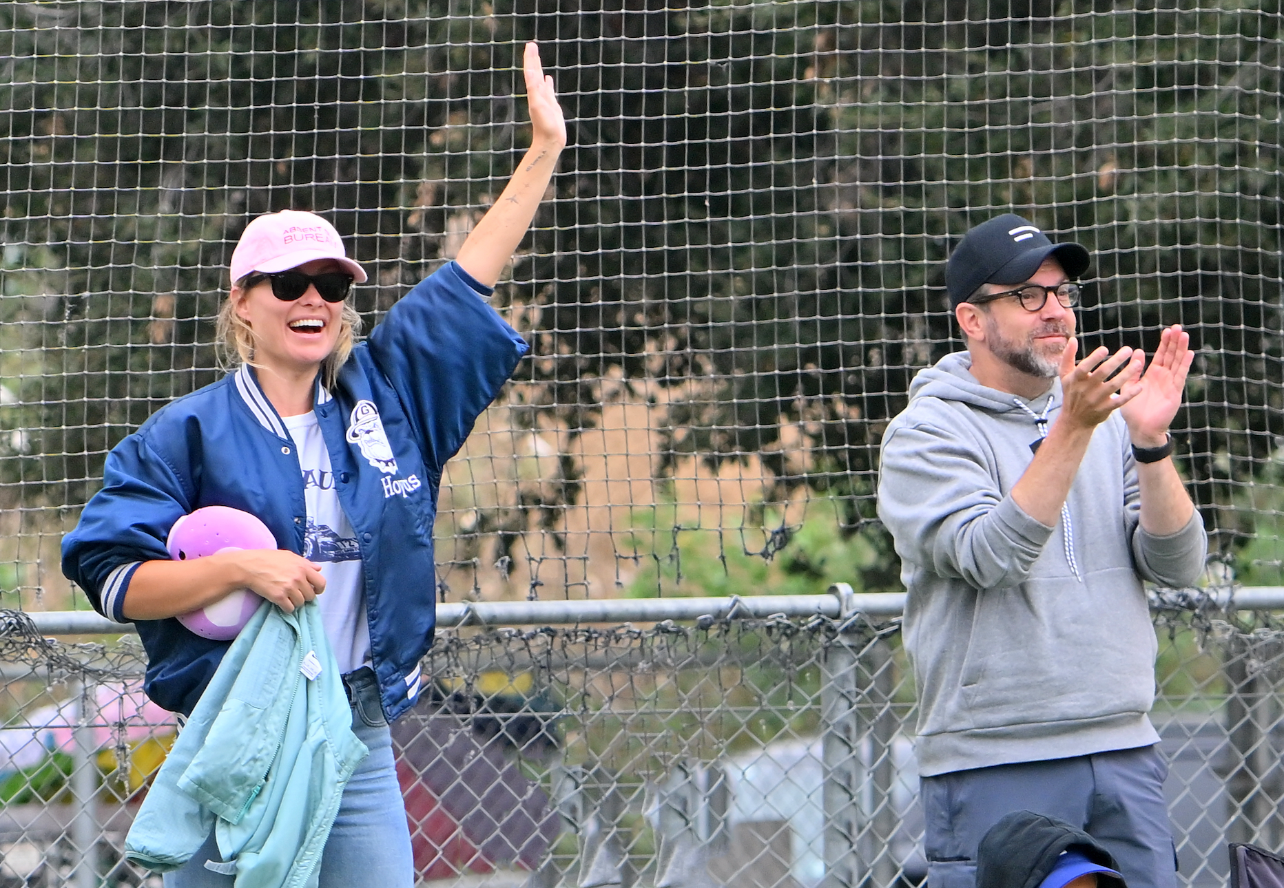 Olivia Wilde High-Fives Jason Sudeikis 