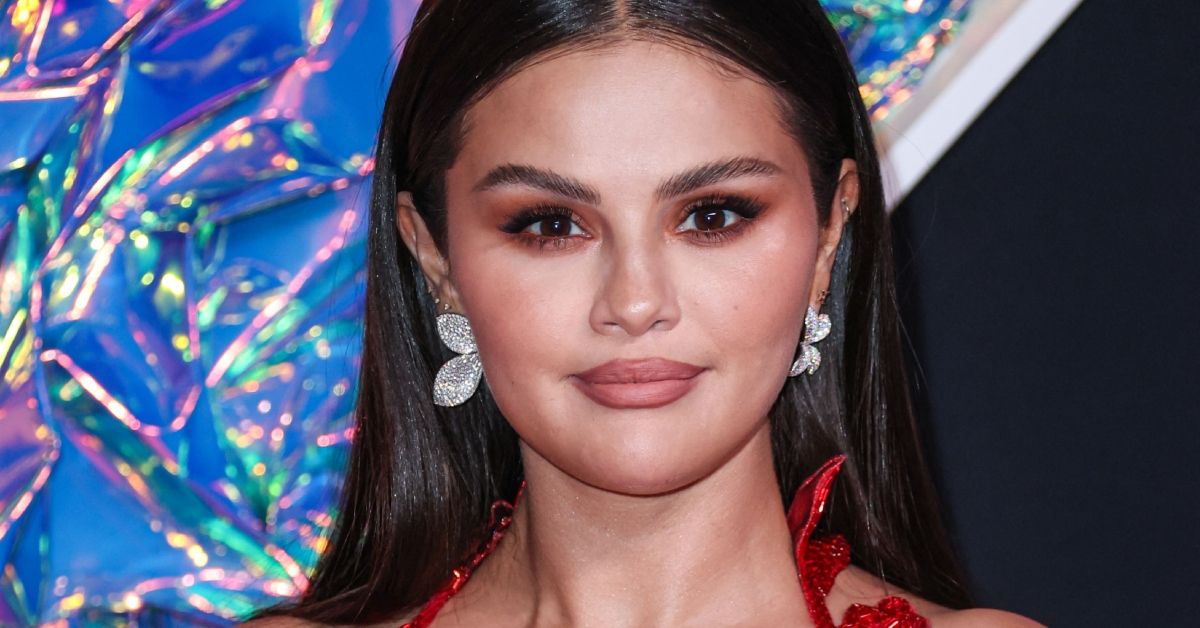 Selena Gomez eyes in red dress at MTV Music Awards 2023
