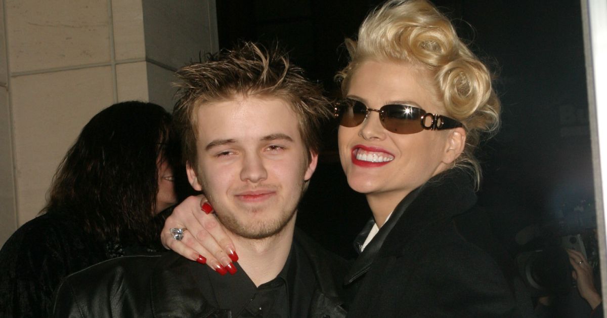 Anna Nicole Smith and her son Daniel Smith embracing