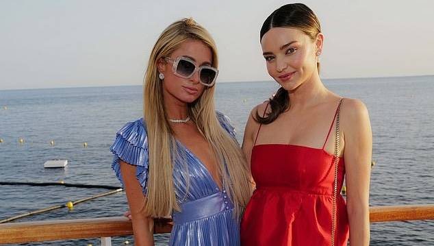 miranda kerr pink dress paris hilton Paris Hilton Miranda Kerr