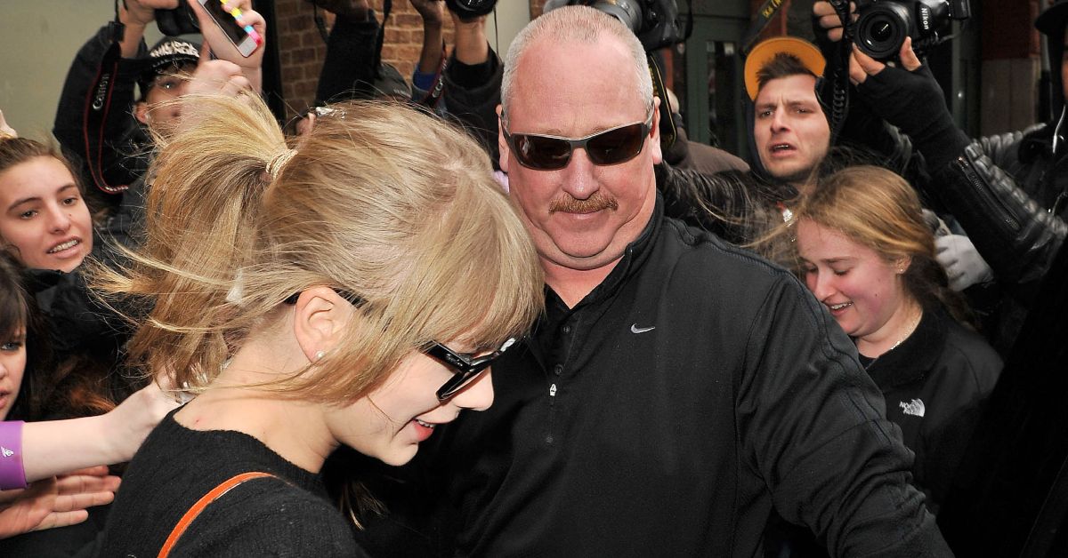 Taylor Swift being protected by a security guard