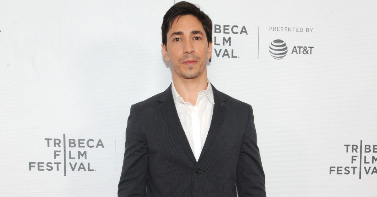 Justin Long wearing a suit