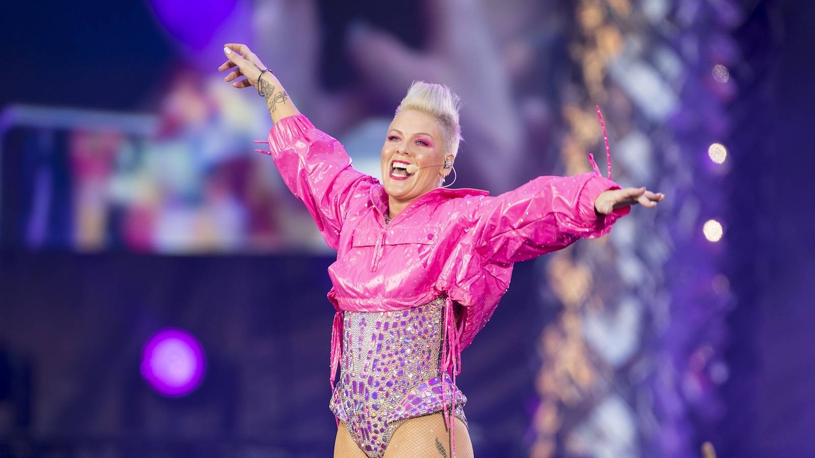 Pink Returns To The Stage After Cancelling Concert Over Mysterious Pink Returns To The Stage After Cancelling Concert Over Mysterious