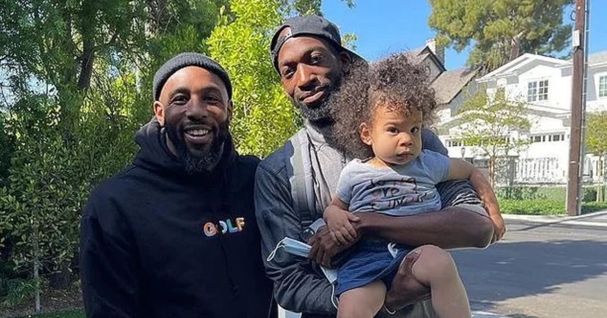 Stephen 'tWitch' Boss con su hermano Deondre Rose y su bebé