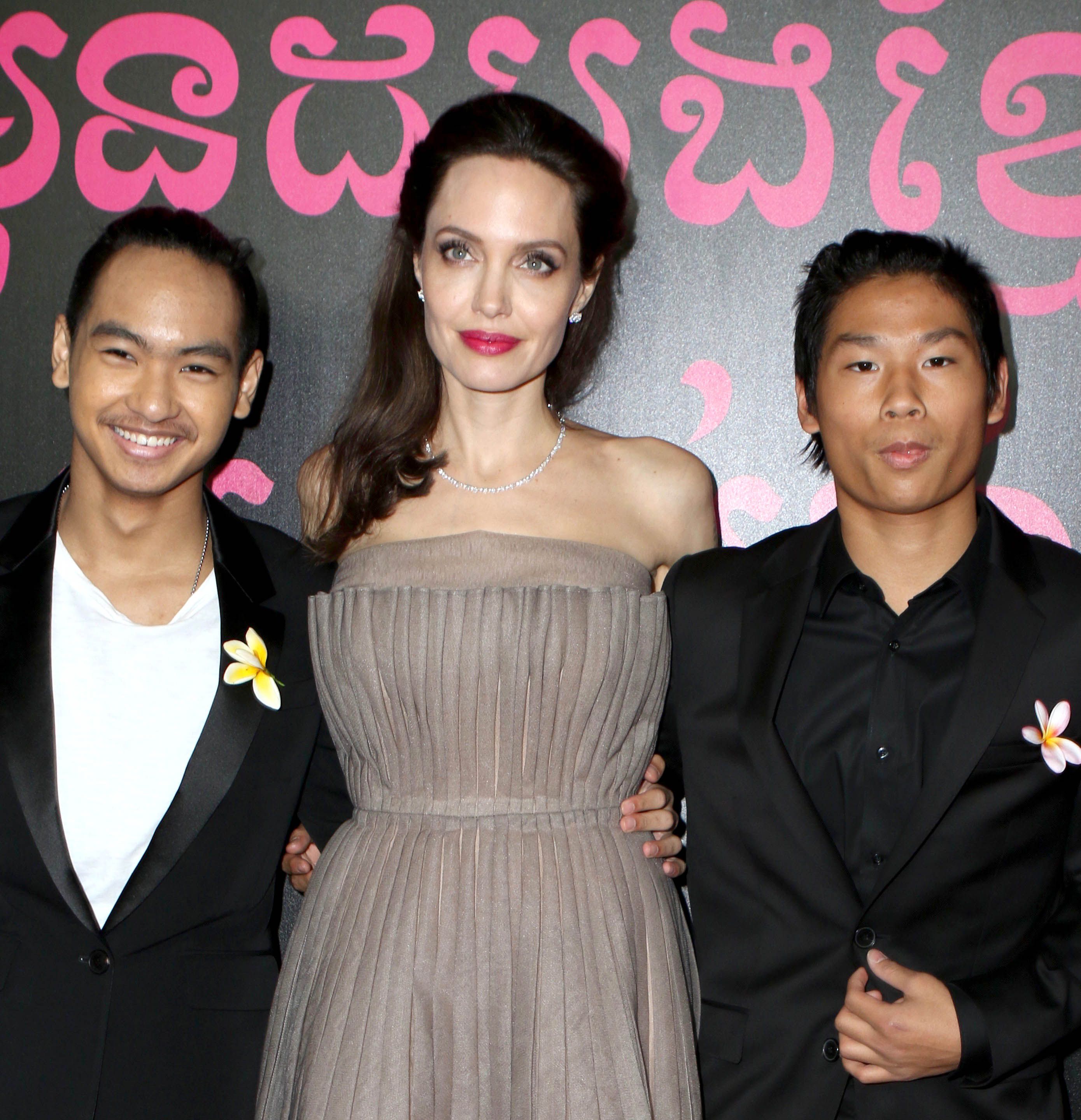  Angelina Jolie and her sons, Knox Leon Jolie-Pitt, Pax Thien Jolie-Pitt at the New York Premiere of First They Killed My Father