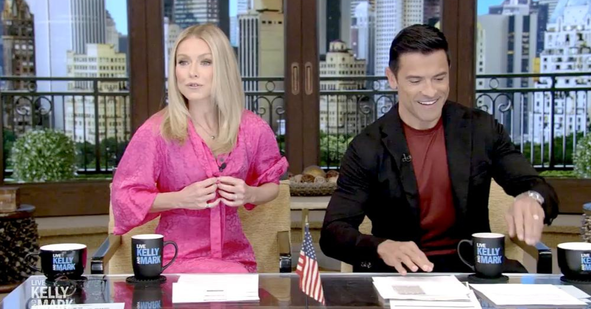 Fans In The Audience Noticed Kelly Ripa Cutting To Commercial After A ...