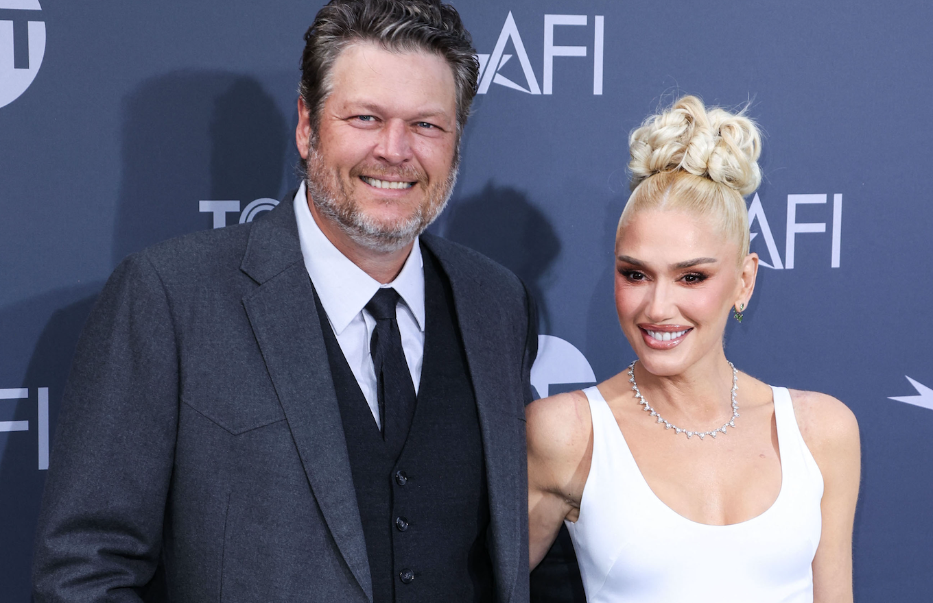 Blake Shelton Shares Selfie With A Woman As His Marriage Is Allegedly Struggling