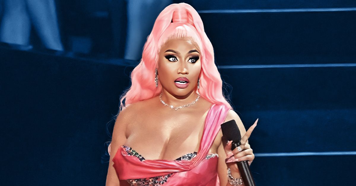 Nicki Minaj angry during performance 