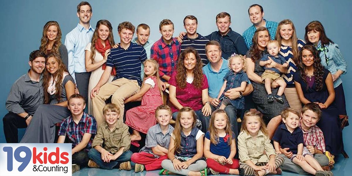 Duggars posing for 19 Kids and Counting