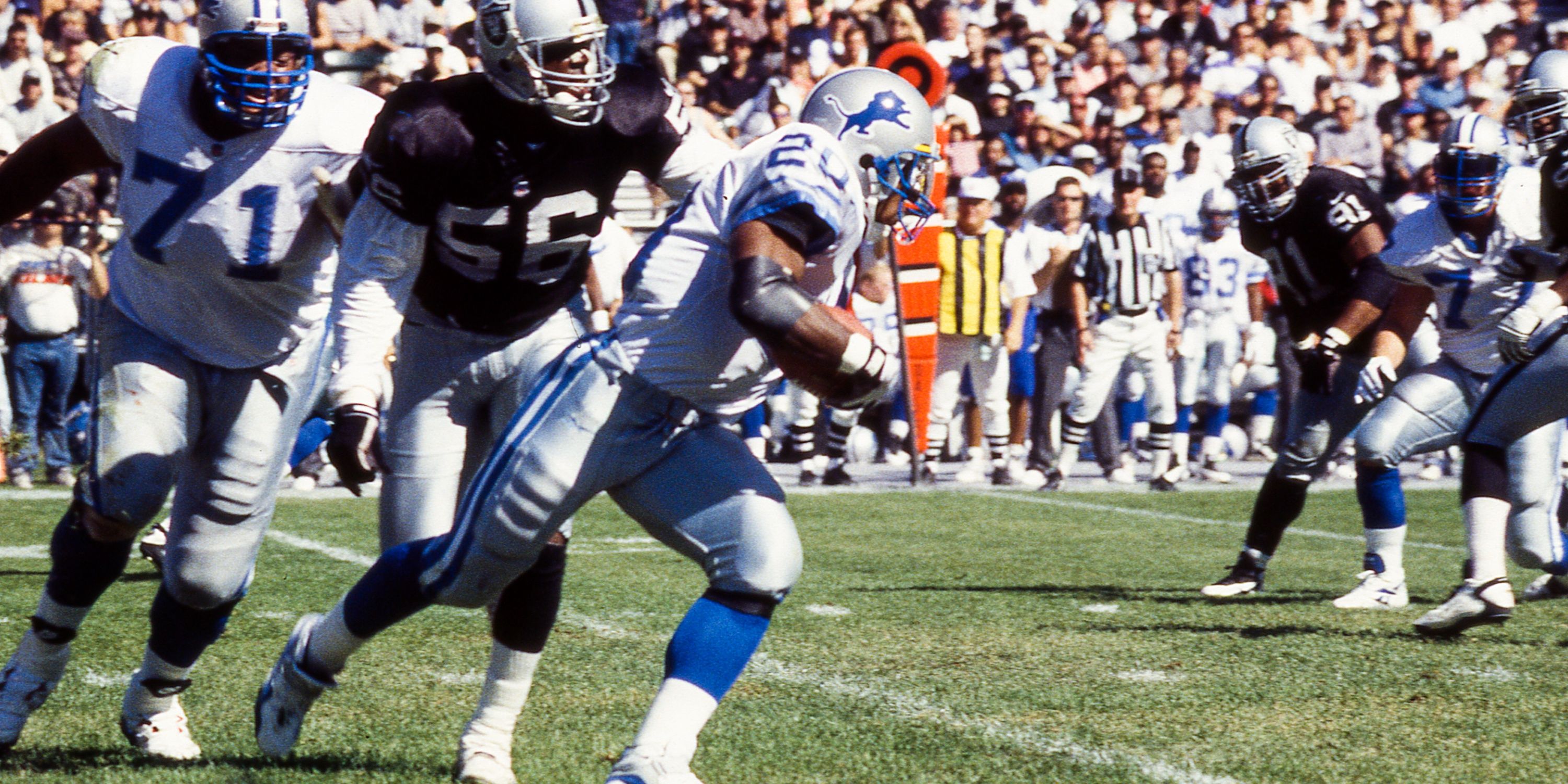 Barry Sanders gets to the corner against the Raiders