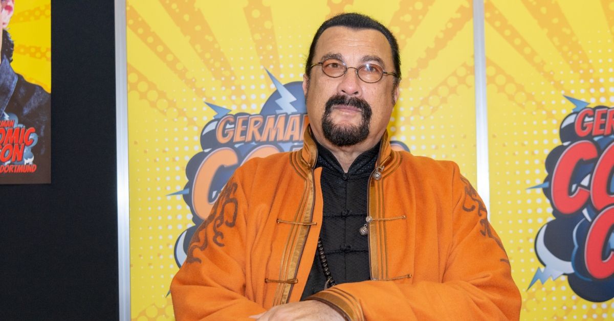 Steven Seagal en una firma de libros en un evento de cómics de 2018