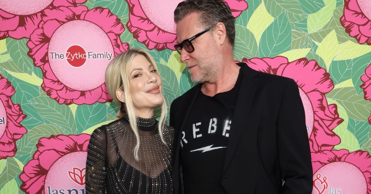 Tori Spelling and Dean McDermott pose for photos