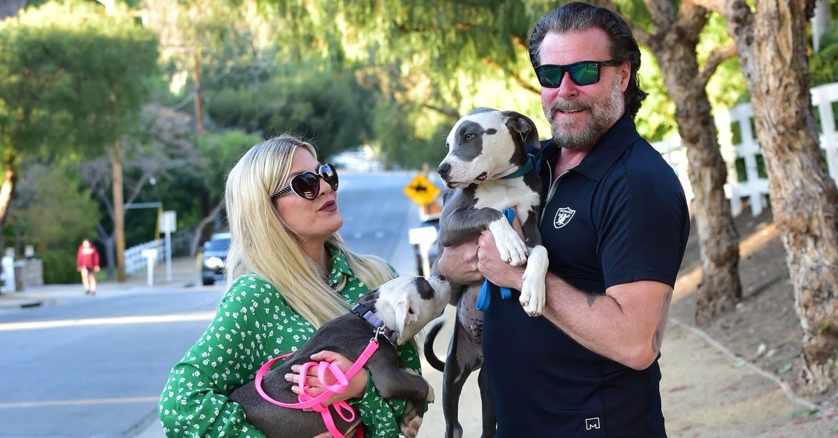 Tori Spelling and Dean McDermott with their dogs