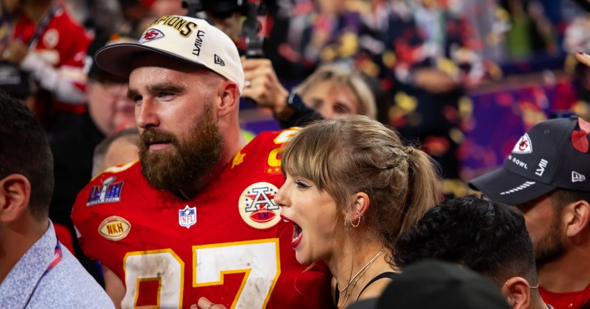 Travis Kelce and Taylor Swift embrace on the field 