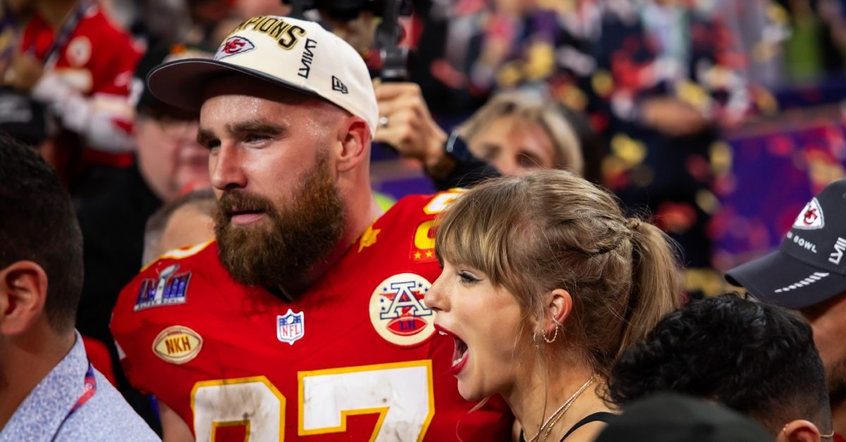 Travis Kelce and Taylor Swift embrace