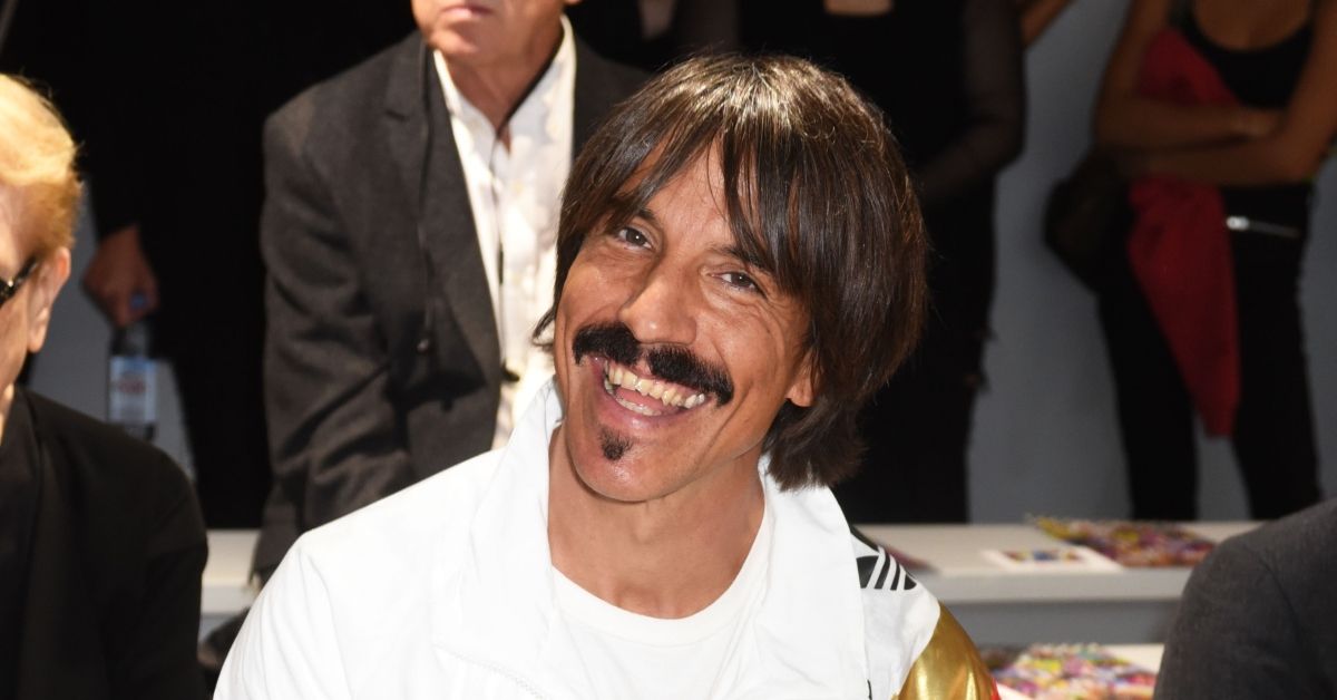 Anthony Kiedis at basketball game