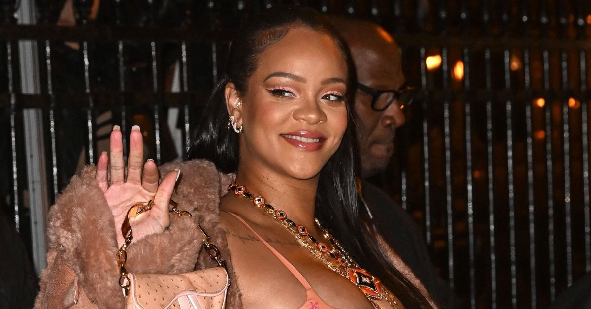 Rihanna waves to cameras 