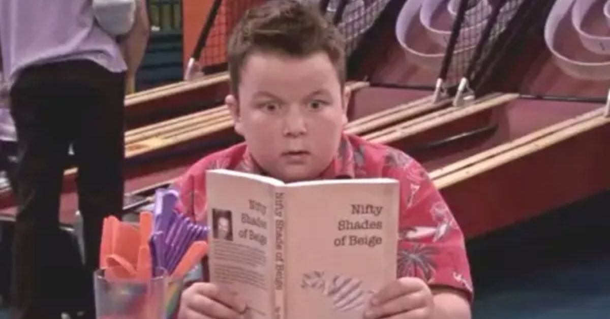 Guppy from iCarly reading  