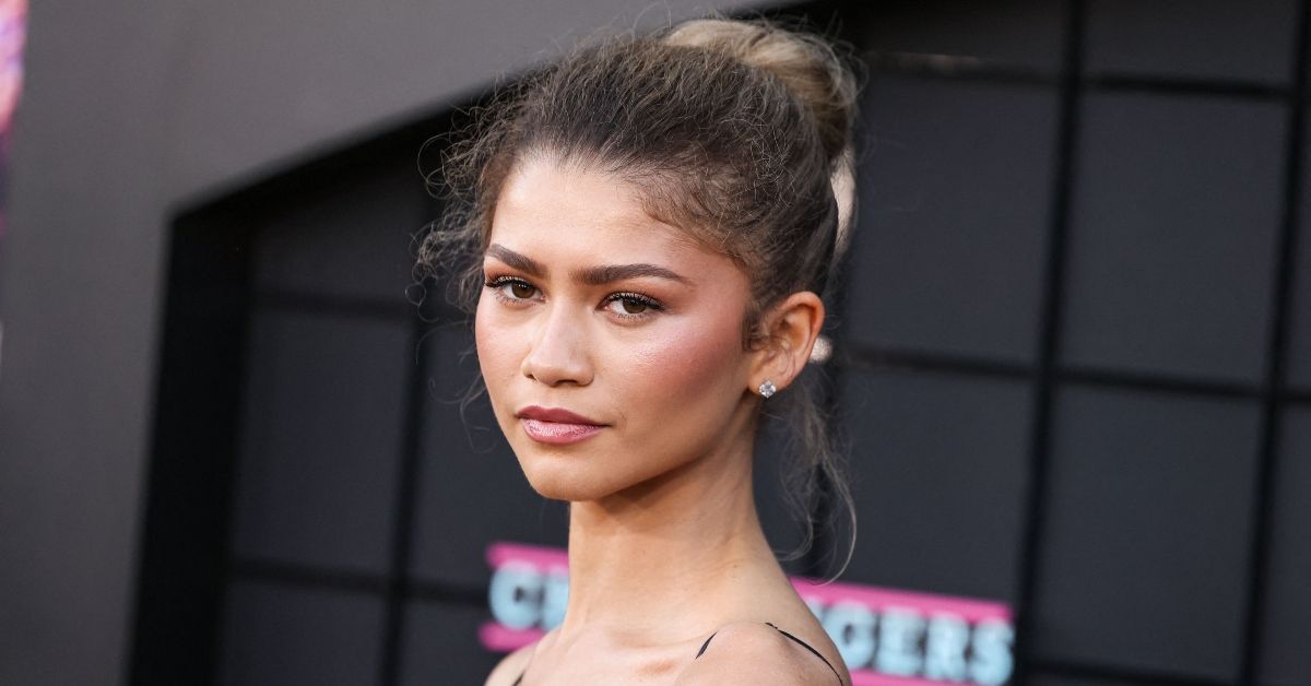 Zendaya poses on red carpet 