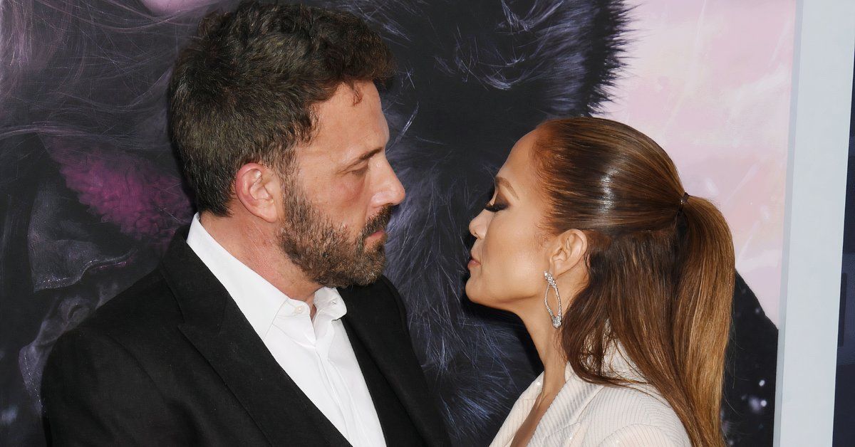 Ben Affleck and Jennifer Lopez star into each other's eyes