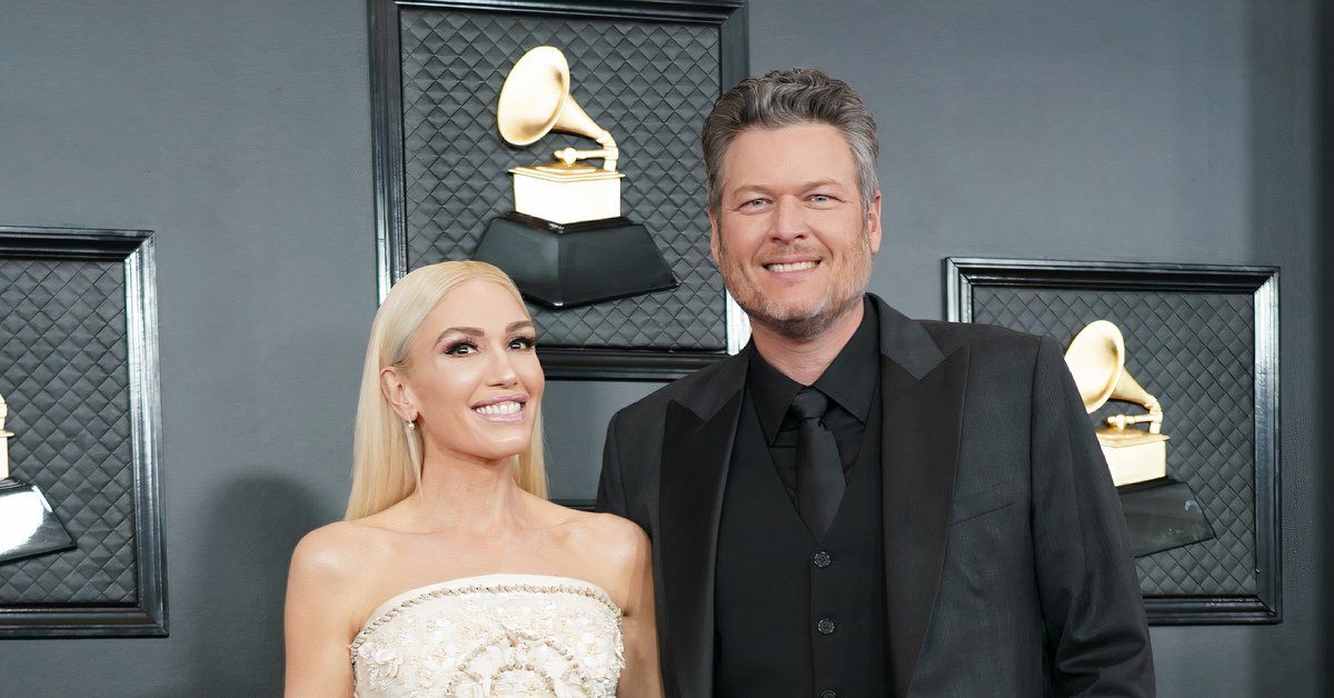 Gwen Stefani and Blake Shelton pose for photos