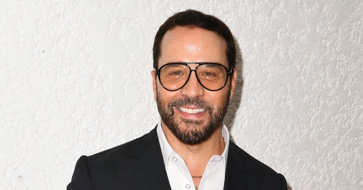 Jeremy Piven on the red carpet