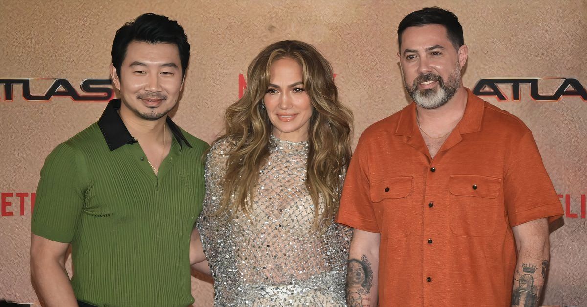 Jennifer Lopez, Brad Peyton, Simu Liu