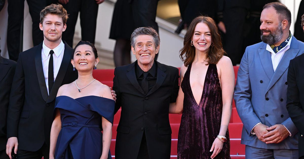 Joe Alwyn, Hong Chau, Willem Dafoe, Emma Stone and Yorgos Lanthimos on the red carpet