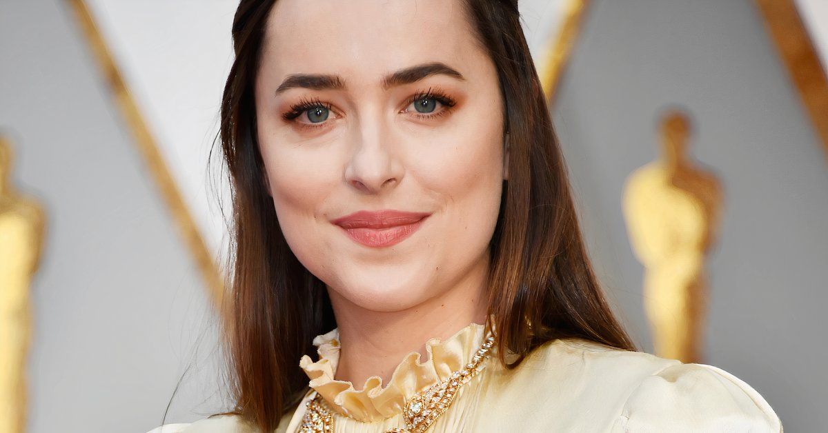Dakota Johnson Took A Rare "Loss" In What Was Considered One Of The Worst Dresses In Oscar History