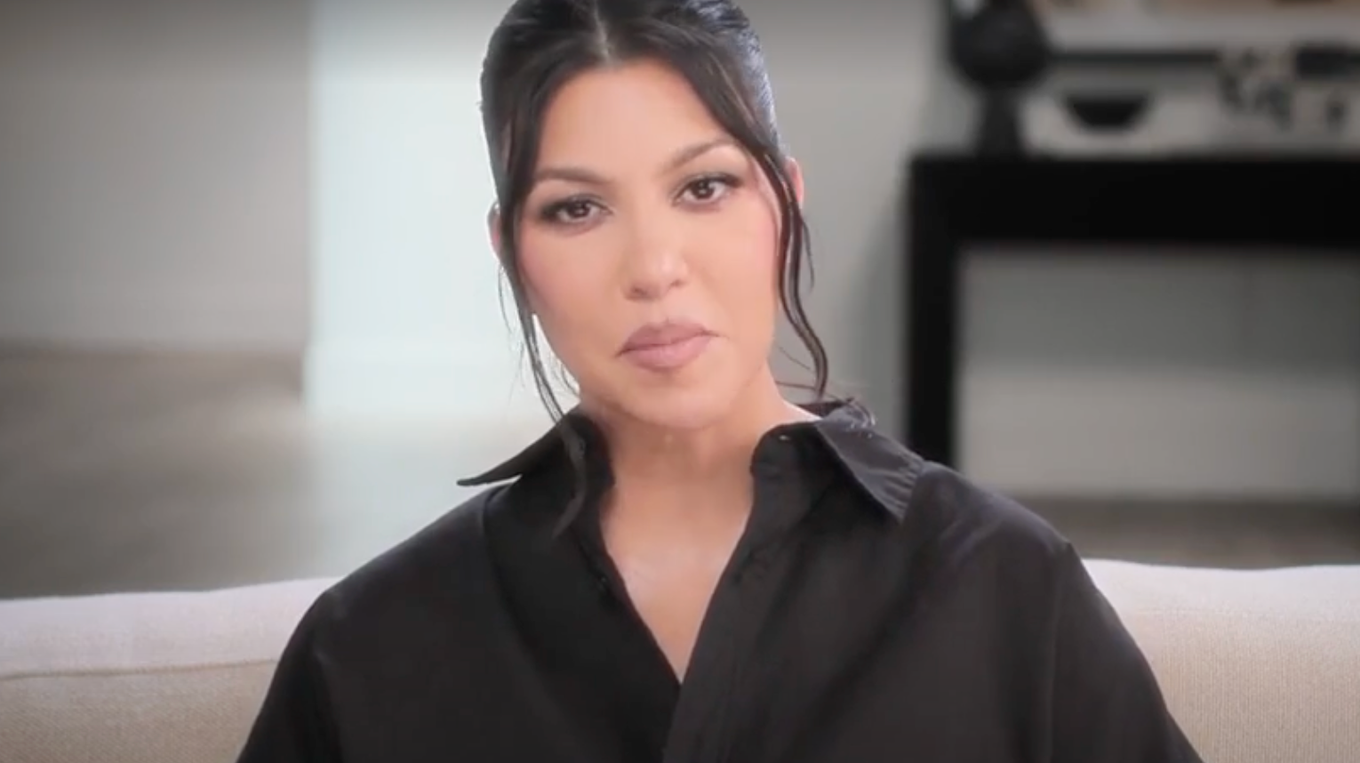 Kourtney Kardashian durante una confesión sobre Las Kardashians 