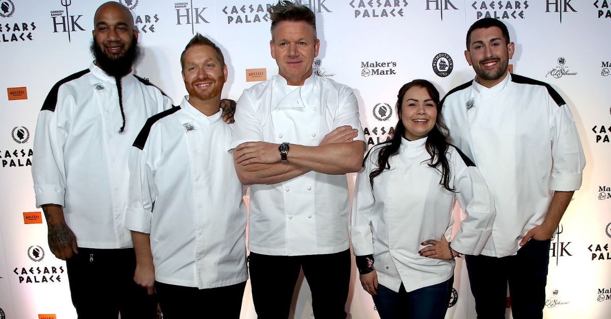 Gordon Ramsey and the contestants of 'Hell's Kitchen' smiling