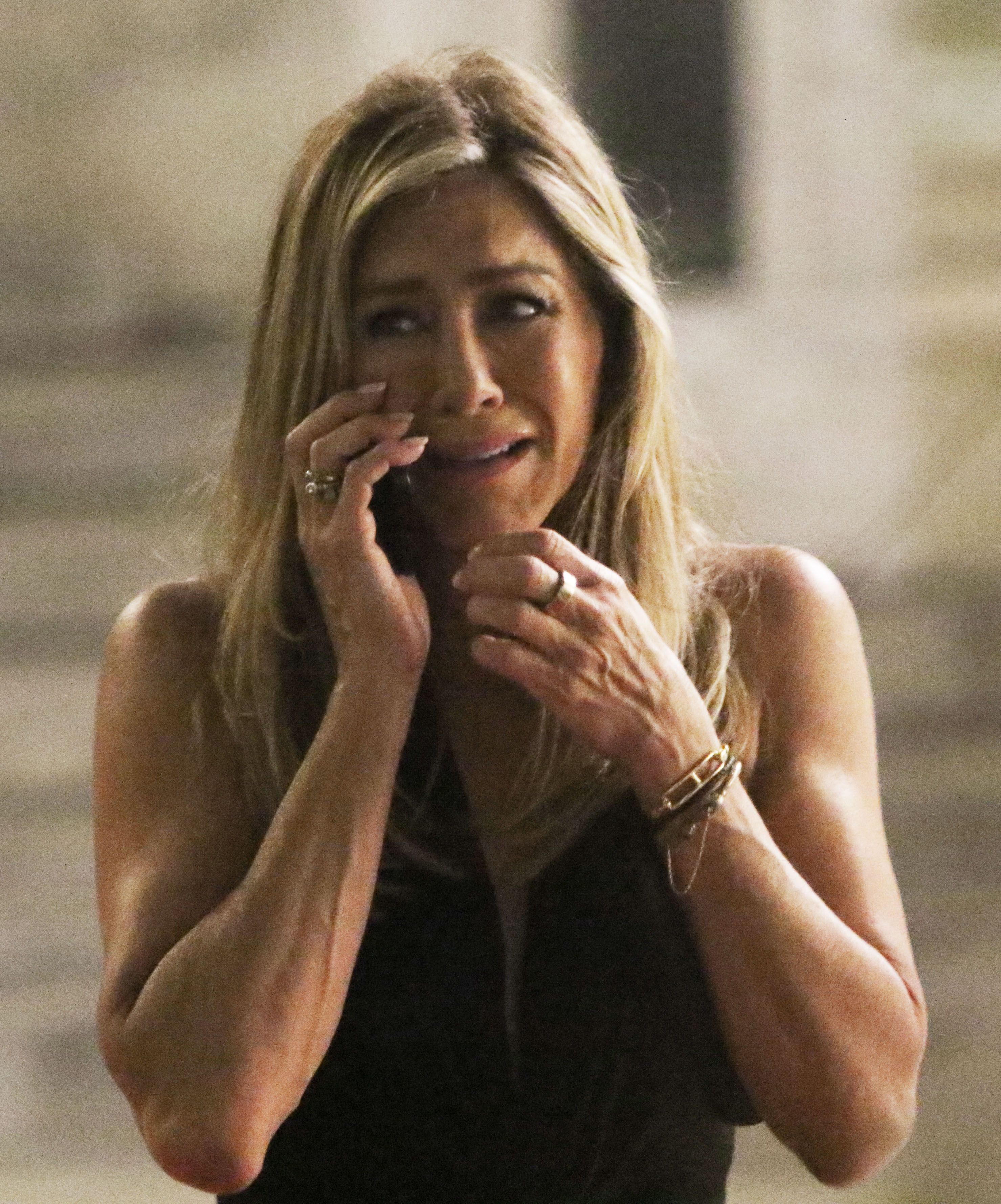 Jennifer Aniston's Recent Candid Phone Pictures Had Fans Worried For Her  Well-Being