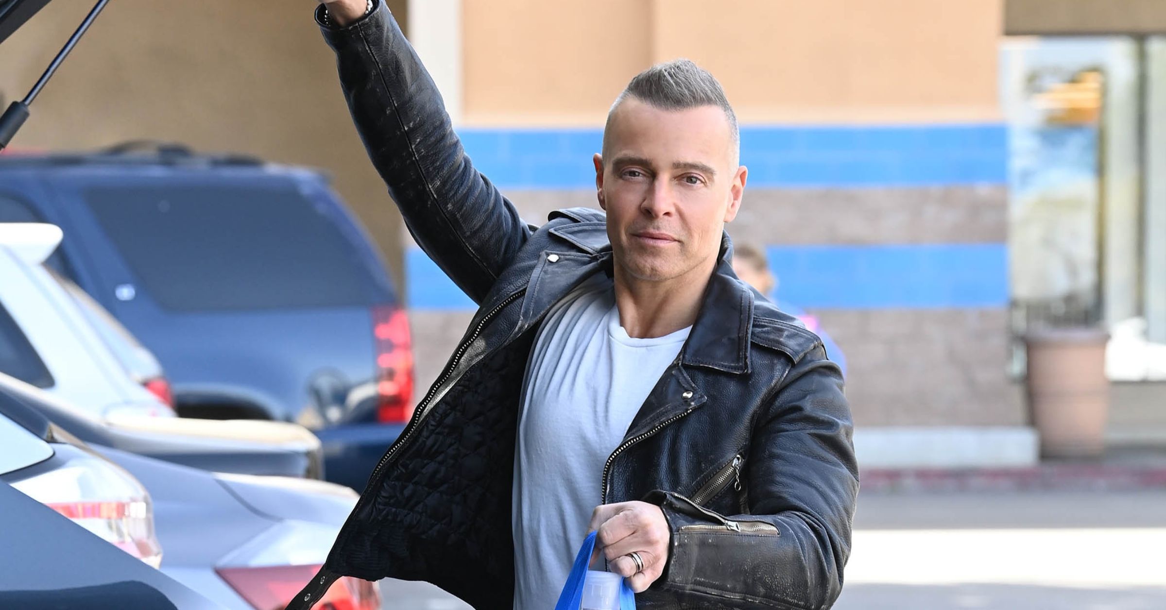 Vi a Joey Lawrence haciendo compras. 