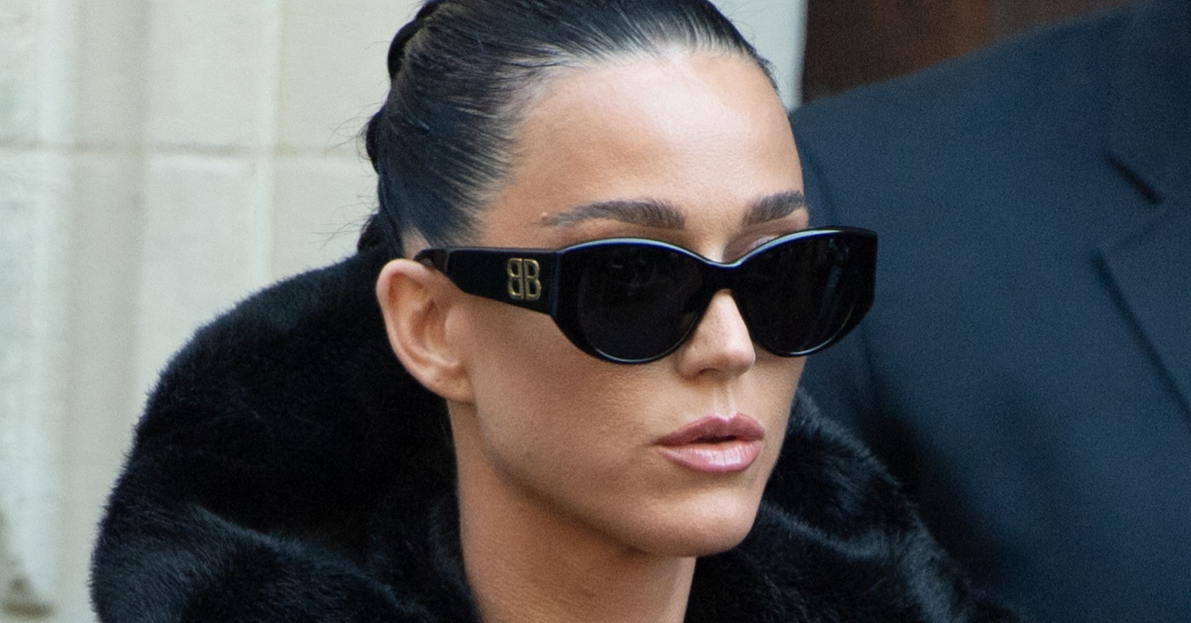 Katy Perry usa gafas de sol