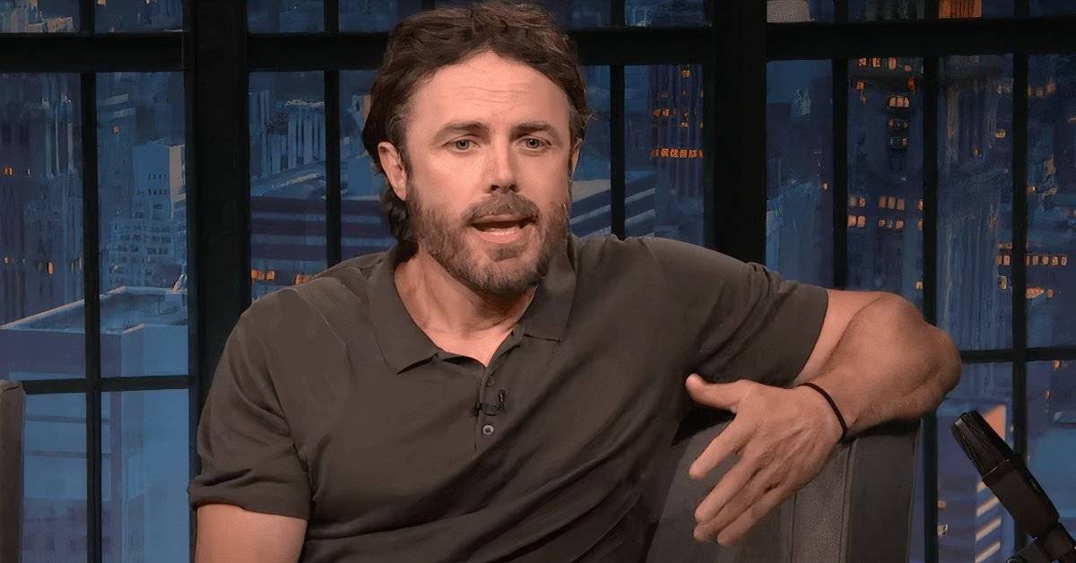 Fans Applauded Seth Meyers For Handling Casey Affleck's Casual Wardrobe ...
