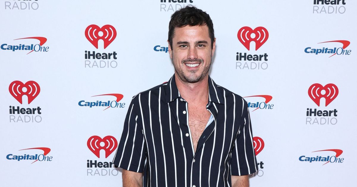 Ben Higgins está sonriendo