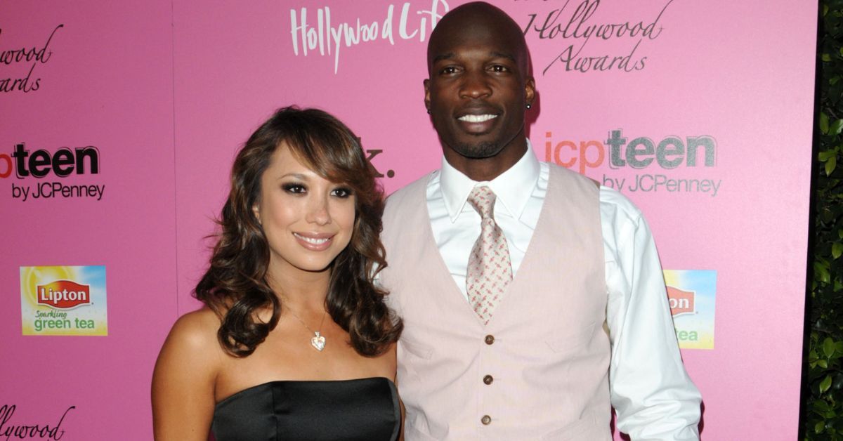 Chad Ochocinco y Cheryl Burke sonríen