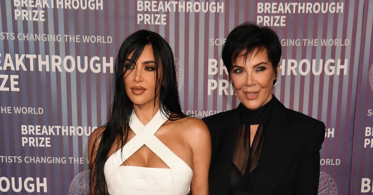 Kris Jenner e Kim Kardashian no tapete vermelho