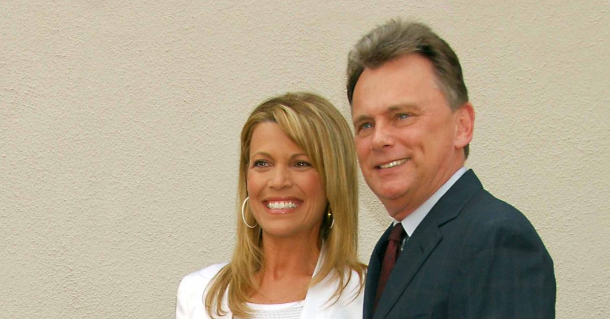 Vanna White y Pat Sajak de Wheel of Fortune lucen felices