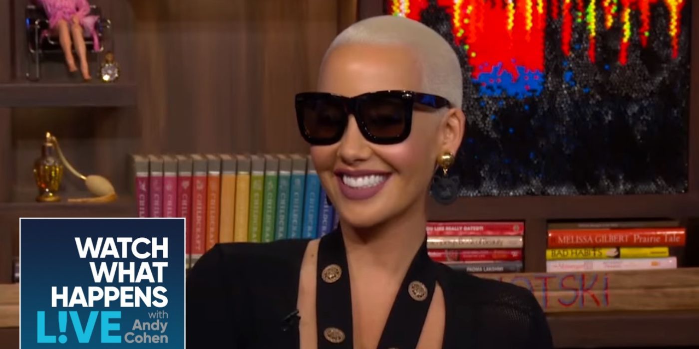 Amber Rose sorri