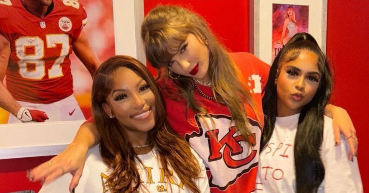 Taylor Swift, Chariah Gordon, and Sheawna Weathersby smiling