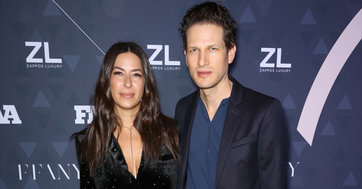 Rebecca y Uri Minkoff se toman fotos