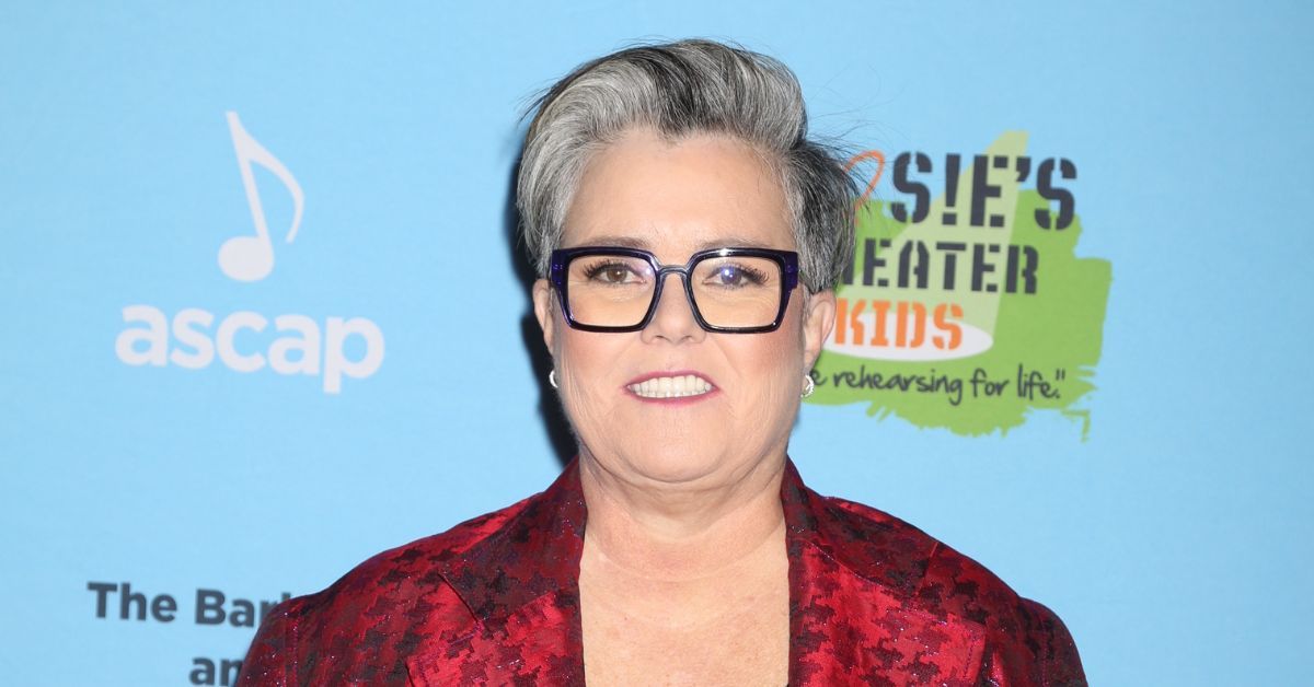 Rosie O'Donnell está sonriendo